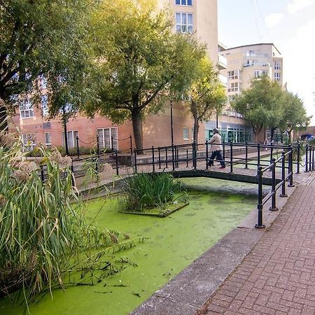 Apartment Wharf Water Gardens Лондон Экстерьер фото