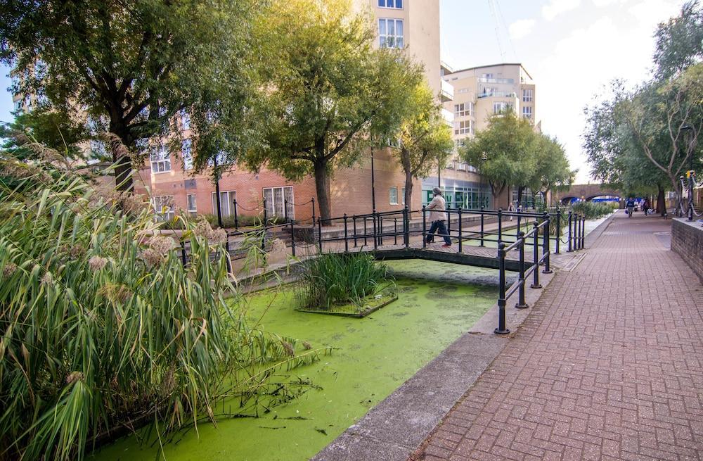 Apartment Wharf Water Gardens Лондон Экстерьер фото